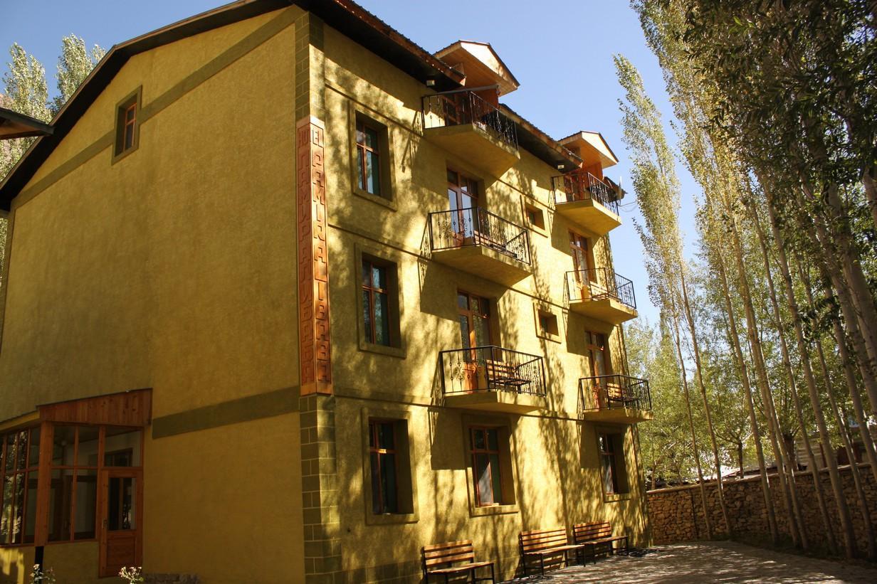 Pamir Alibaba Hotel Khorog Exterior foto