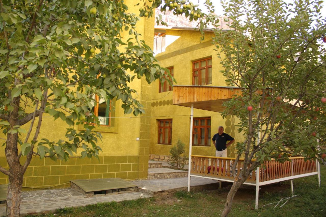 Pamir Alibaba Hotel Khorog Exterior foto